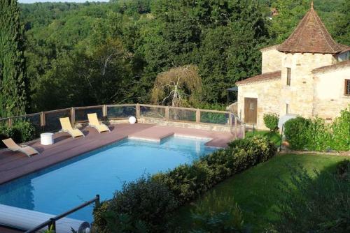 Maison de 2 chambres avec piscine partagee terrasse amenagee et wifi a Puy l'Eveque : Maisons de vacances proche de Frayssinet-le-Gélat