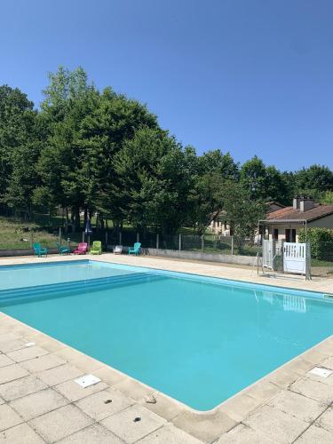Maison d'une chambre avec piscine partagee jardin amenage et wifi a Leyme : Maisons de vacances proche de Rudelle