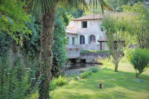 Le Domaine des Saptes, piscine privee : Maisons de vacances proche de Villanière
