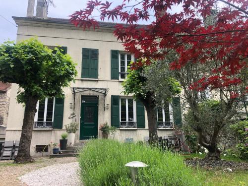 Villa Eugénie Melun : B&B / Chambres d'hotes proche de Blandy