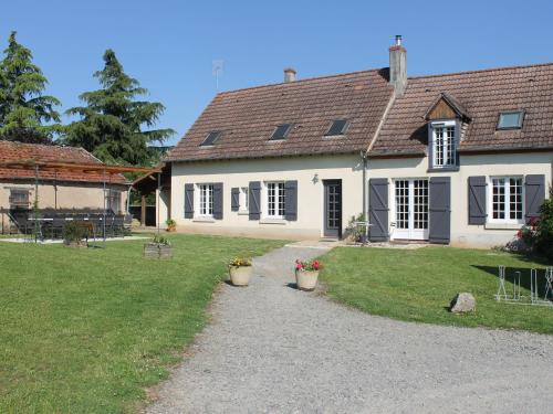 Gîte Sarzay, 5 pièces, 12 personnes - FR-1-591-185 : Maisons de vacances proche de Montipouret