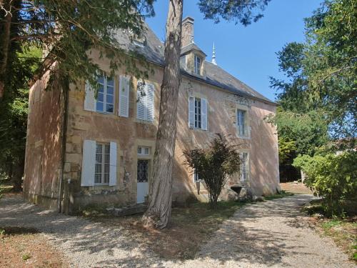 Gîte du château de Chevannes : Maisons de vacances proche de Moissy-Moulinot