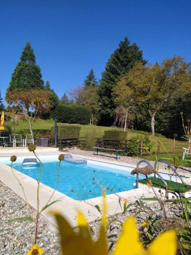 Villa de 3 chambres avec piscine privee jardin amenage et wifi a Bannes : Villas proche de Rueyres