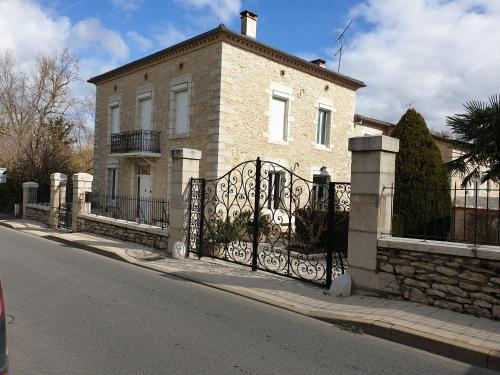 BELLE MAISON avec Piscine privée : Villas proche de Montpezat-de-Quercy