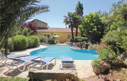 Awesome Home In Roujan With 3 Bedrooms, Wifi And Private Swimming Pool : Maisons de vacances proche d'Alignan-du-Vent