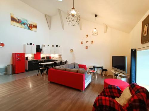 Superbe appartement type loft en duplex rue Buat : Appartements proche de Vadenay