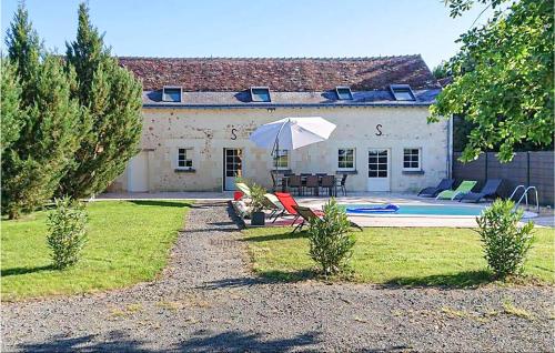 Nice Home In Thilouze With 4 Bedrooms, Outdoor Swimming Pool And Heated Swimming Pool : Maisons de vacances proche de Noyant-de-Touraine