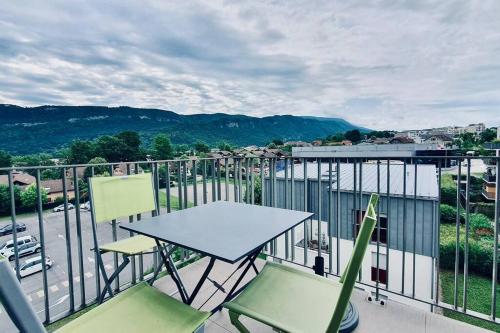 Les hauteurs d'Annecy 2 étoiles entre lac et montagne : Appartements proche de Chapeiry