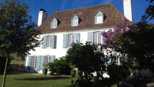 Maison de l Évêque d'Ozenx : B&B / Chambres d'hotes proche d'Arthez-de-Béarn