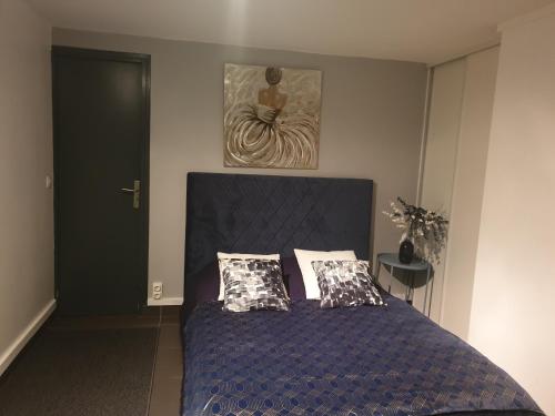 Room in Guest room - Quiet independent room : Maisons de vacances proche de Sucy-en-Brie