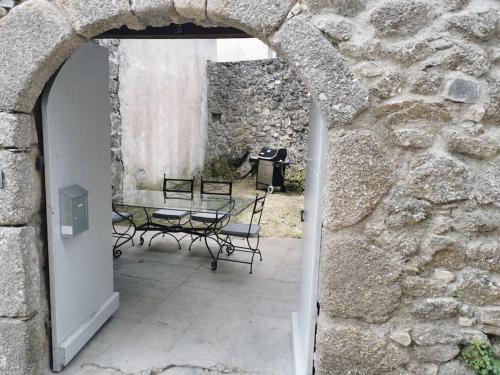 Maison cevenole typique DU XVeme siècle : Maisons de vacances proche de Pommiers