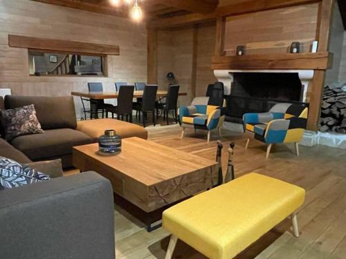 Habitation en bois authentique : Maisons de vacances proche d'Arces-Dilo