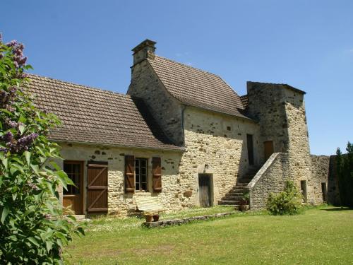 Characteristic holiday home with 4 ha grounds and lovely view : Maisons de vacances proche de Saint-Caprais