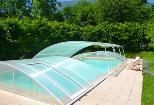 Maison de 2 chambres avec piscine partagee jardin clos et wifi a Gembrie : Maisons de vacances proche de Sost
