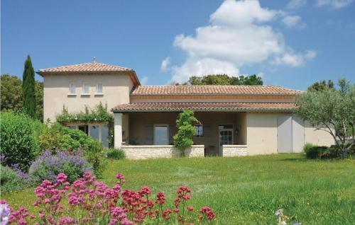 Beautiful home in Orgnac lAven with 3 Bedrooms and WiFi : Maisons de vacances proche de Saint-André-de-Roquepertuis