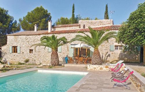 Stunning home in Murviel-ls-Bziers with 5 Bedrooms, WiFi and Outdoor swimming pool : Maisons de vacances proche de Saint-Nazaire-de-Ladarez
