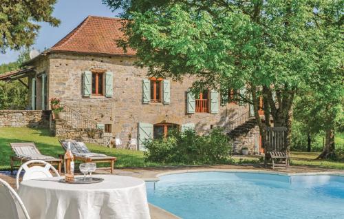 Amazing Home In Caylus With 4 Bedrooms, Wifi And Private Swimming Pool : Maisons de vacances proche de Lapenche