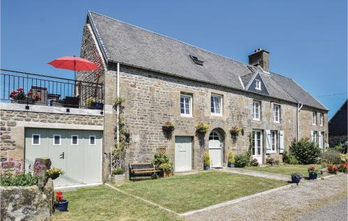 Stunning home in St-Michel-de-Montjoie with 3 Bedrooms and WiFi : Maisons de vacances proche de Le Mesnil-Benoist