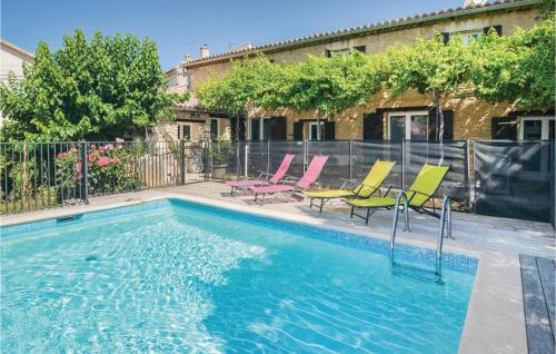 Beautiful home in Pujaut with 4 Bedrooms and Outdoor swimming pool : Maisons de vacances proche de Pujaut