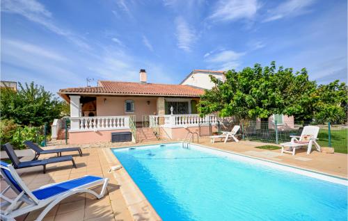 Amazing home in Uchaud with 4 Bedrooms, WiFi and Outdoor swimming pool : Maisons de vacances proche de Milhaud