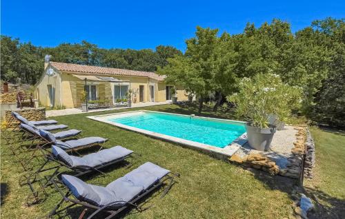 Stunning Home In Grignan With 4 Bedrooms, Wifi And Private Swimming Pool : Maisons de vacances proche de Chamaret
