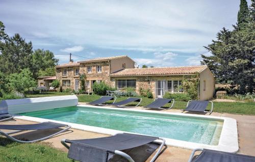 Nice Home In St Quentin La Poterie With 5 Bedrooms, Wifi And Outdoor Swimming Pool : Maisons de vacances proche de La Bastide-d'Engras