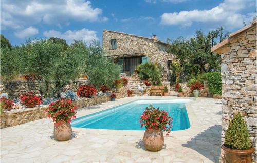 Nice Home In Fontarches With Wifi, Private Swimming Pool And Outdoor Swimming Pool : Maisons de vacances proche de La Bastide-d'Engras