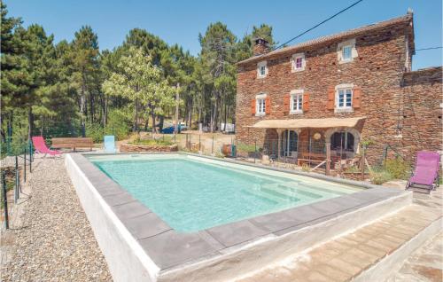 Nice home in Malbosc with 3 Bedrooms and Outdoor swimming pool : Maisons de vacances proche de Chamborigaud