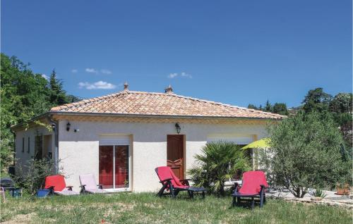 Awesome home in Aubenas with 3 Bedrooms and WiFi : Maisons de vacances proche de Mercuer