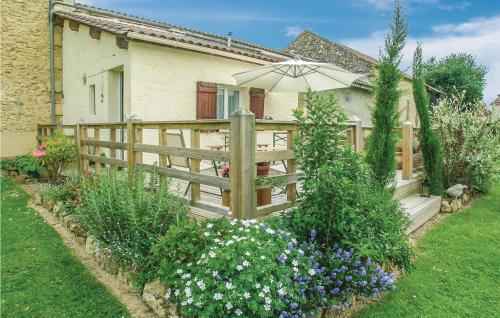 Nice home in Saint - Agne with 2 Bedrooms, WiFi and Outdoor swimming pool : Maisons de vacances proche de Creysse