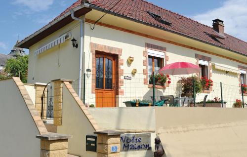 Amazing home in Ligny-sur-Canche with 2 Bedrooms and WiFi : Maisons de vacances proche de Sibiville