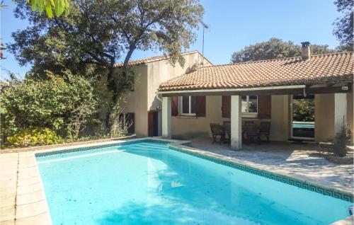 Awesome Home In Sussargues With 5 Bedrooms, Private Swimming Pool And Outdoor Swimming Pool : Maisons de vacances proche de Saint-Geniès-des-Mourgues