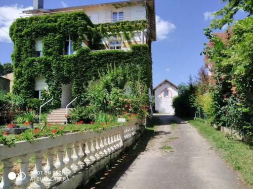 Une Tiny House à découvrir au cœur de la cité ! : Maisons d'hotes proche de Gemmelaincourt