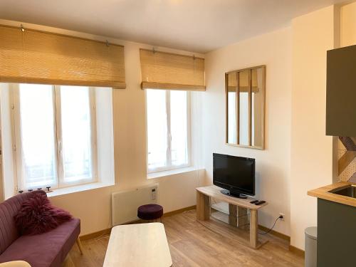 Charmant appartement centre ville Neuilly Saint Front : Appartements proche de Droizy