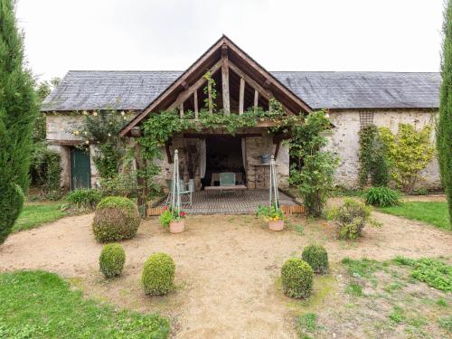 Quaint Holiday Home in Loire France with Garden : Maisons de vacances proche de Le Buret