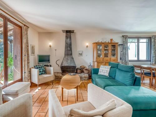 Delightful villa in Prades sur Vernazobre with Private Pool : Villas proche de Roquebrun