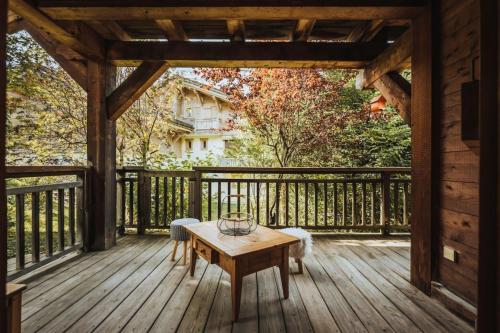 Furnished cozy chalet with a wooded garden and a large terrace : Chalets proche de Demi-Quartier