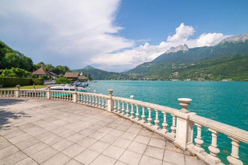 Duplex apartment with balcony on the lake classified 3 stars : Appartements proche de Duingt