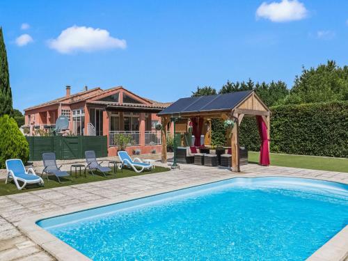 Tasteful Villa in Cambieure with Private Heated Pool : Villas proche de Saint-Martin-de-Villereglan