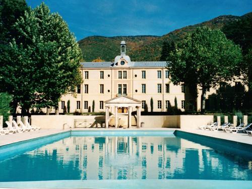 Tasteful apartment in Montbrun les Bains with terrace : Appartements proche de Laborel