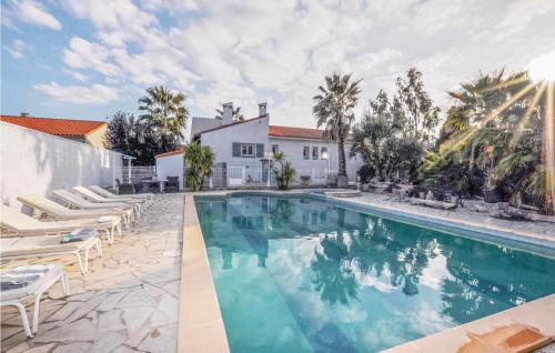 Awesome Home In Baixas With 4 Bedrooms, Wifi And Outdoor Swimming Pool : Maisons de vacances proche d'Estagel