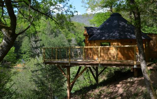 Les cabanes du Duzou : Campings proche de Villecomtal