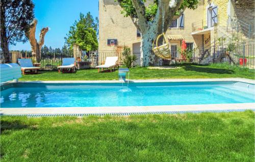 Amazing Apartment In Avignon With Wifi, 1 Bedrooms And Heated Swimming Pool : Appartements proche de Noves