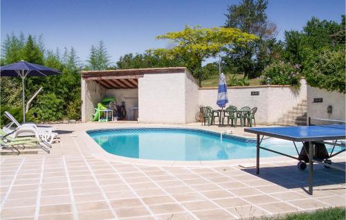 Nice home in Cauzac with WiFi, Private swimming pool and 3 Bedrooms : Maisons de vacances proche de Dondas