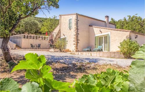 Amazing Home In Cabrerolles With Wifi, Private Swimming Pool And 4 Bedrooms : Maisons de vacances proche de Roquebrun