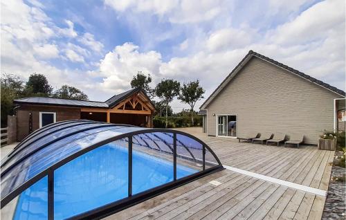 Stunning Home In Herly With 4 Bedrooms, Outdoor Swimming Pool And Heated Swimming Pool : Maisons de vacances proche de Campagne-lès-Boulonnais