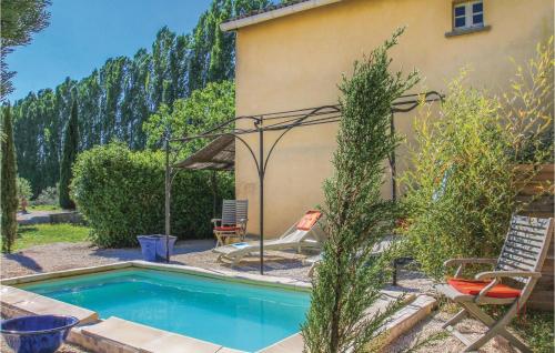 Stunning home in Pont Saint Esprit with 2 Bedrooms, WiFi and Outdoor swimming pool : Maisons de vacances proche de Saint-Paulet-de-Caisson
