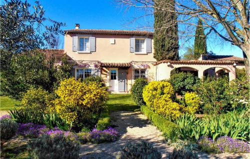 Awesome home in Saint Quentin la poter with WiFi and 3 Bedrooms : Maisons de vacances proche de Saint-Quentin-la-Poterie