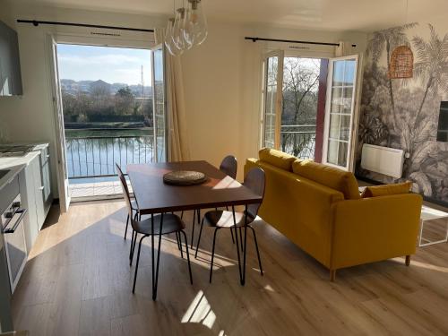 Ambiance Seine, Appartement lumineux en bordure de Seine - Chouette : Appartements proche de La Grande-Paroisse
