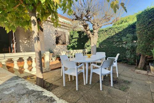 Maison indépendante avec jardin à 900m de la plage : Maisons de vacances proche de Vendres